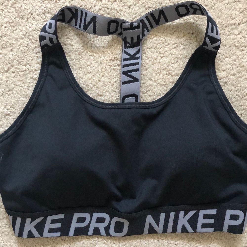 Nike pro sports bra